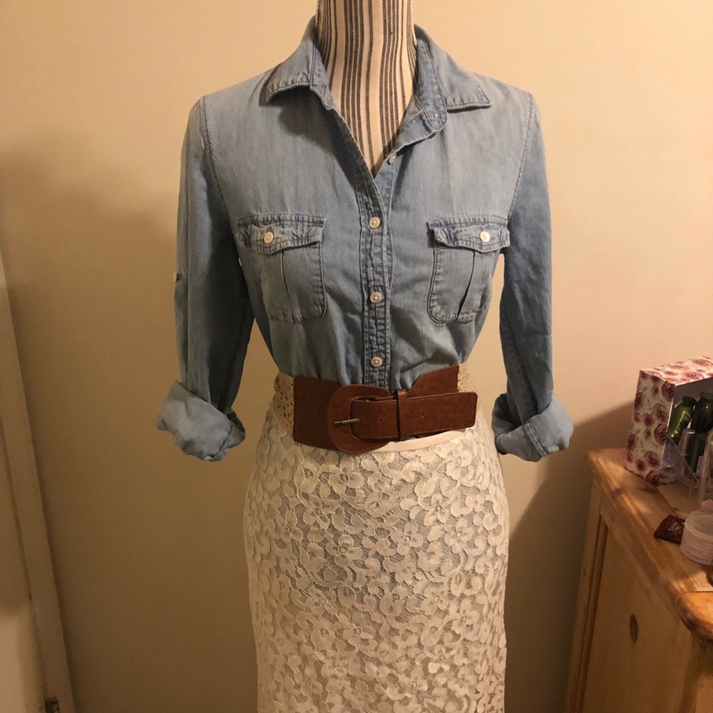 💙 J.Crew Chambray Button Down Shirt 💙